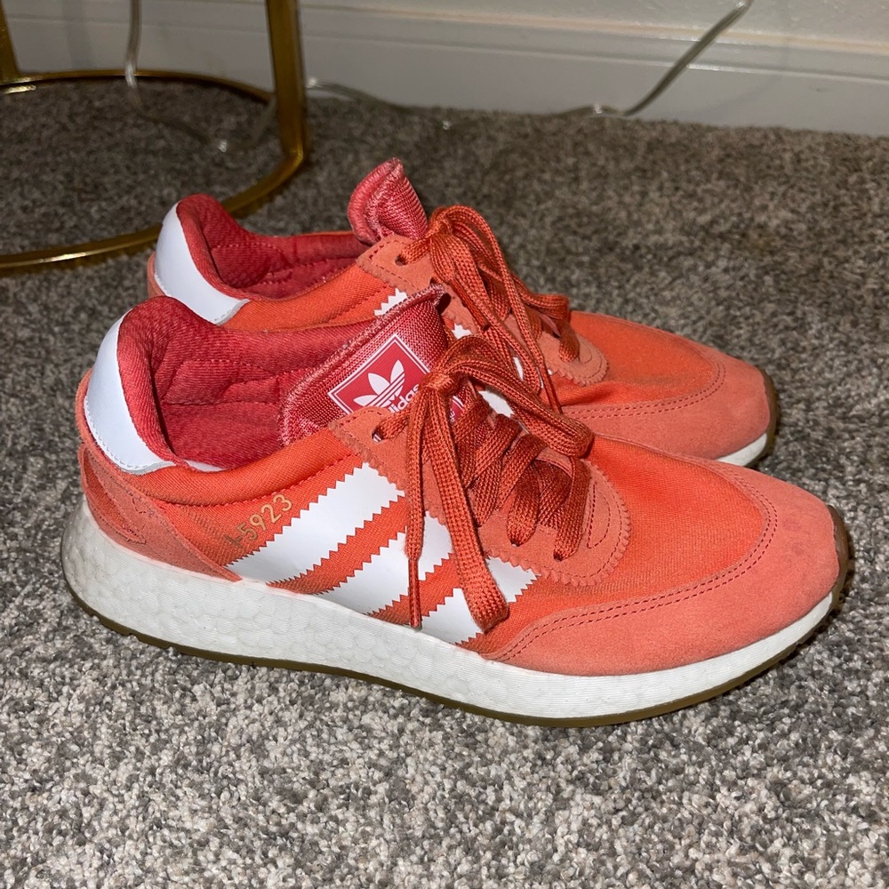 Womens Adidas tennis shoes